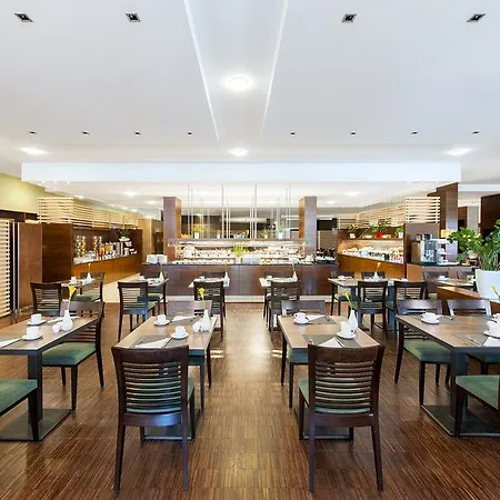 Nh Vienna Airport Conference Center Отель 4*