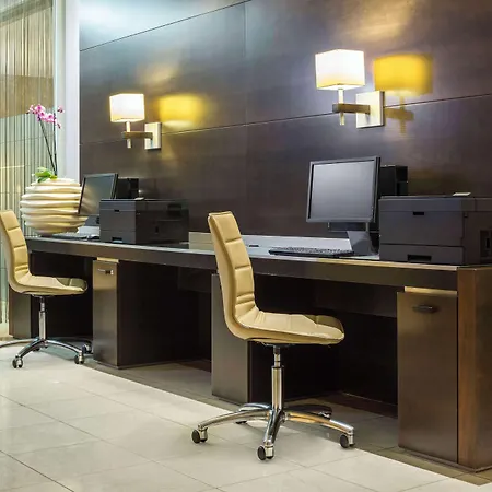 Nh Vienna Airport Conference Center 4*