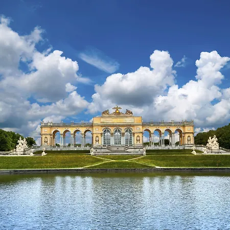 Nh Vienna Airport Conference Center Hotel 4*