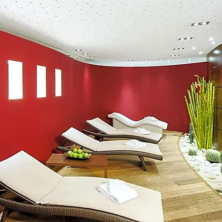Nh Vienna Airport Conference Center Hotel 4*