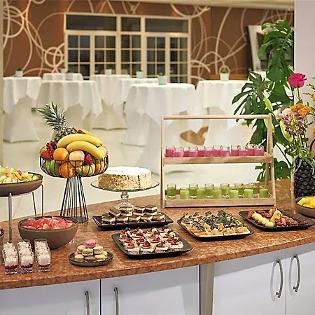 Nh Vienna Airport Conference Center Hotel 4*