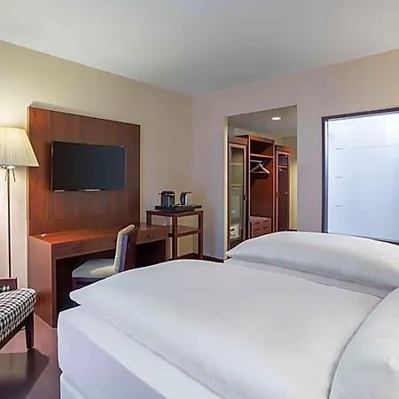 Nh Vienna Airport Conference Center Hotel