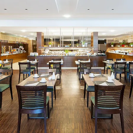 Nh Vienna Airport Conference Center Отель