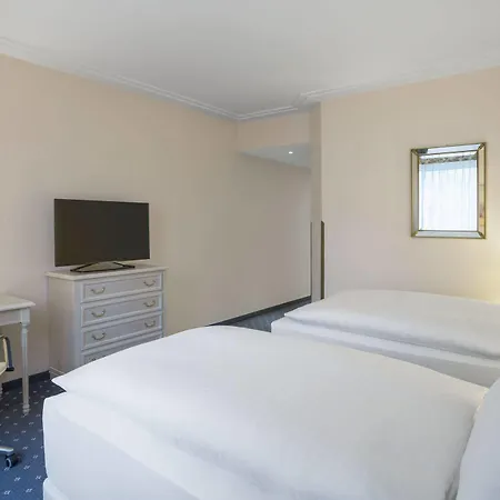 Nh Vienna Airport Conference Center Hotel 4*