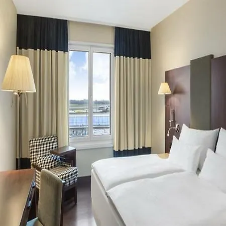 Nh Vienna Airport Conference Center Отель 4*