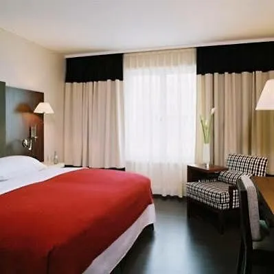Nh Vienna Airport Conference Center Hotel 4*