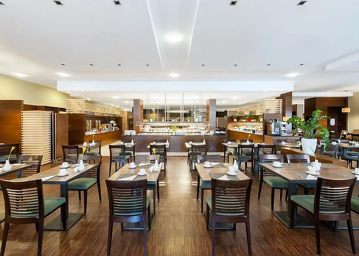 Nh Vienna Airport Conference Center Hotel 4*