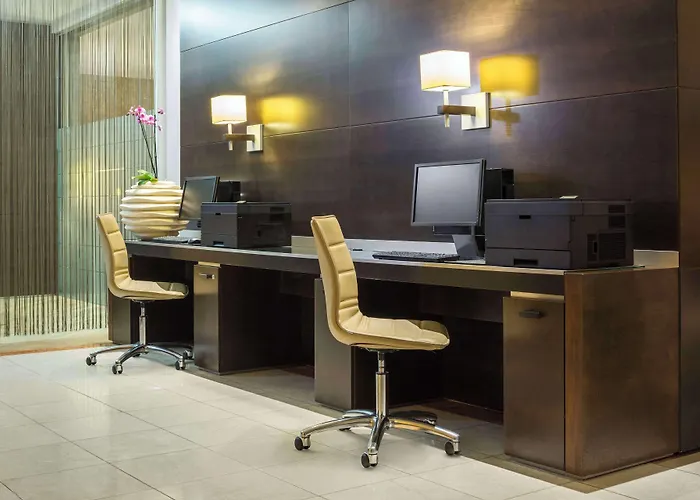 Nh Vienna Airport Conference Center 4*