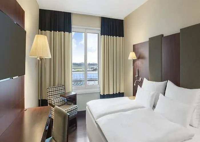 Nh Vienna Airport Conference Center Hotel 4*